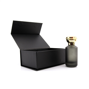 Magnetic flip cover box